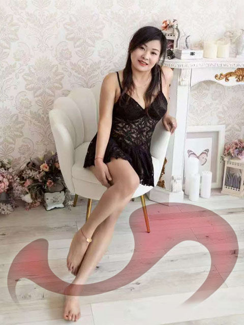 Asia Girls: Bild Asia Studio Glckliche Quelle in Wien