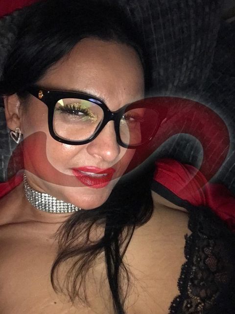 Girls | Models | Callgirls: Bild SADE Professionelle Reki Massage in Salzburg