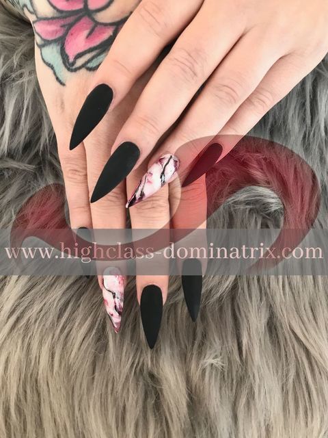 Bild zu Dominatrix Noa NEU im Roma