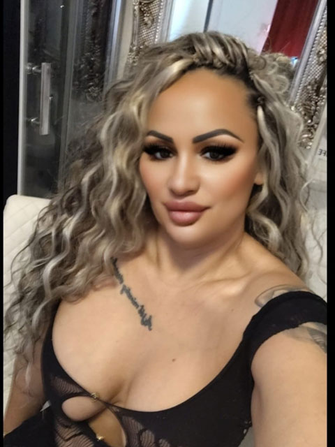 Nina, 39 JAHRE - NEU IM HAUS!  in Oberösterreich  / Linz , Bäckermühlweg / TOREINFAHRT ZU RUBENSSTRAßE 45 A /