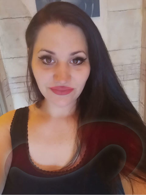 Angelina in Oberösterreich / Linz , Bäckermühlweg / TOREINFAHRT ZU RUBENSSTRASSE 45 A /